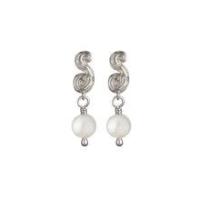  Seaside Stories Pearl Earring